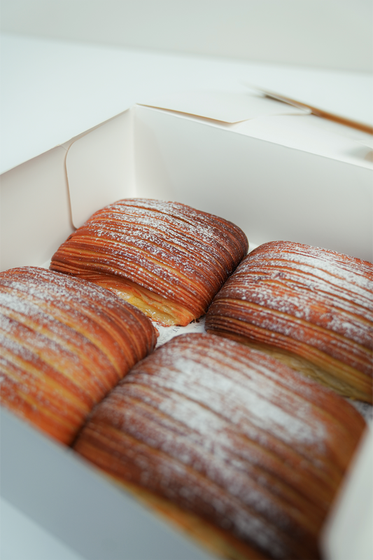 Box of 4 pain suisse roll