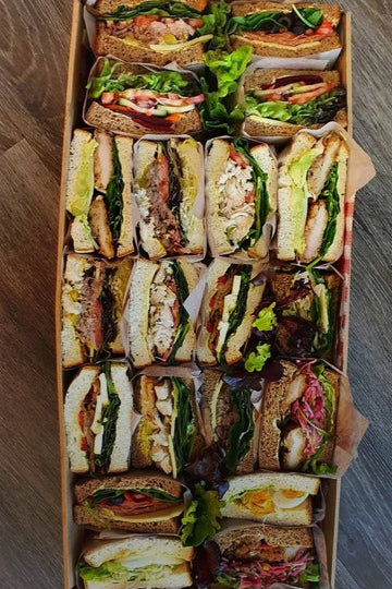 علبة من الساندويشات (Box of Sandwich)