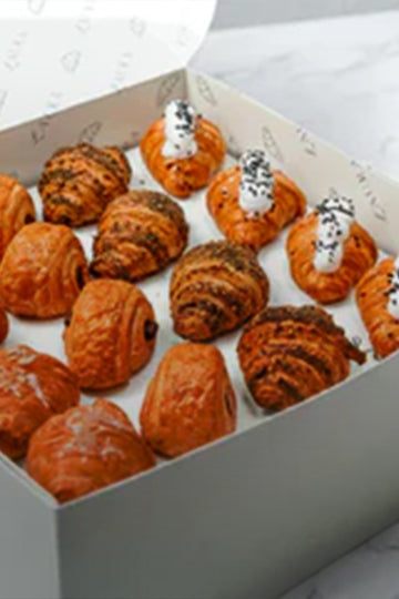 علبة من خليط الكرواسان حلو (Box of Mix Croissant Dessert)